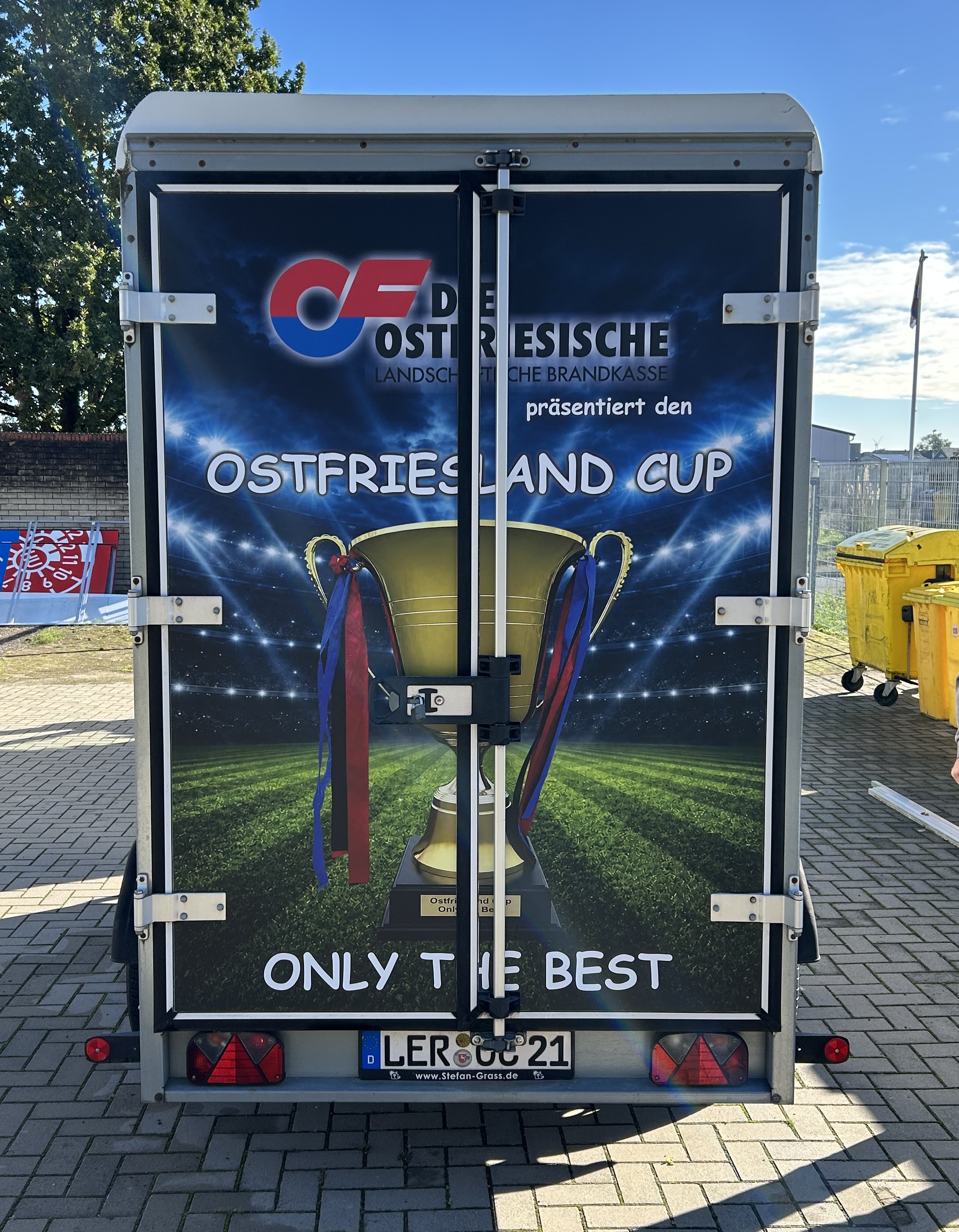 Anhänger hinten
